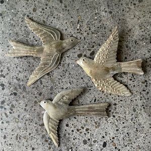 Metal hanging bird wall decor